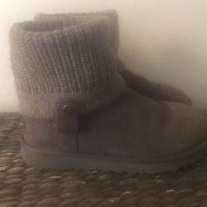 UGG Saela Rib-Knit Cuff Boot size 6